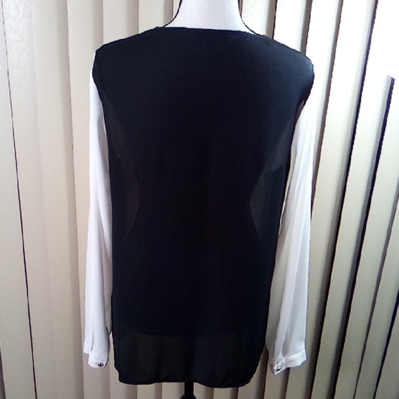 Elegant White and Black Lace Women's Top - Picture 2 of 5